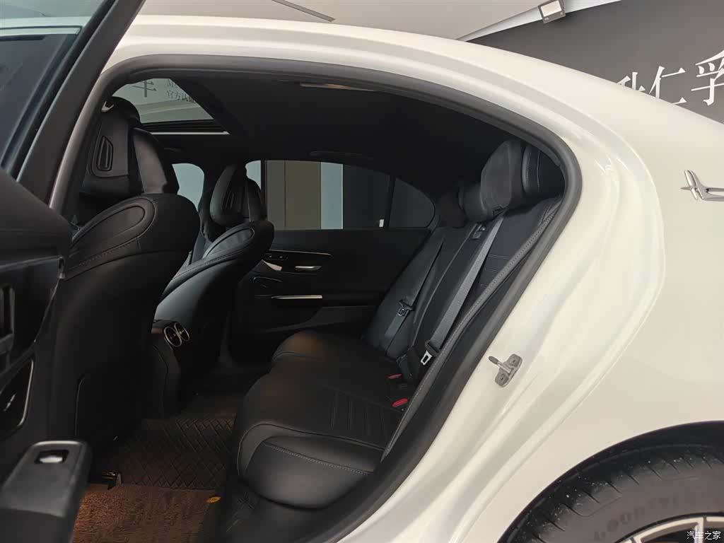 Mercedes-Benz C-Class, 2025 10