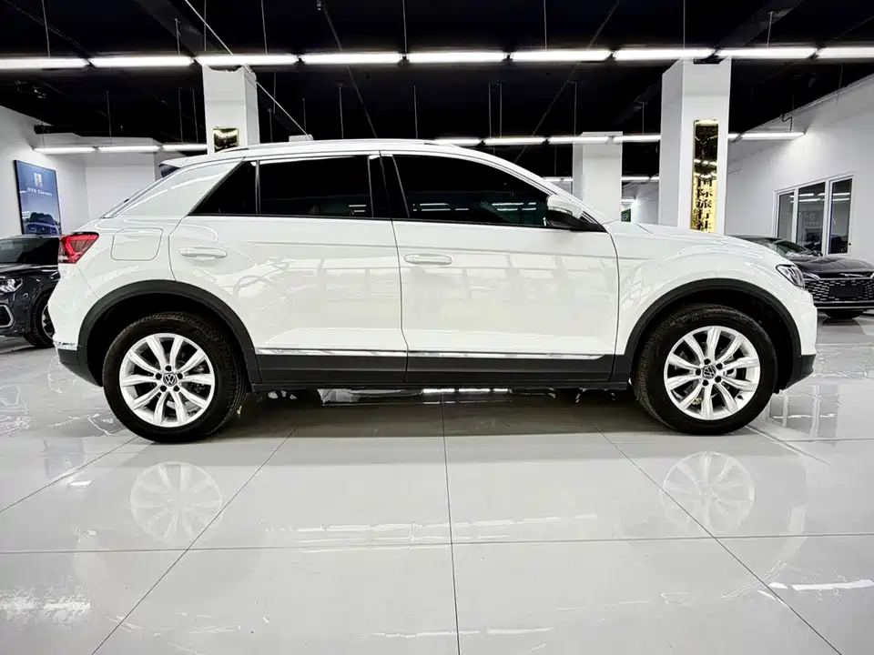 Volkswagen T-ROC exploring Songs