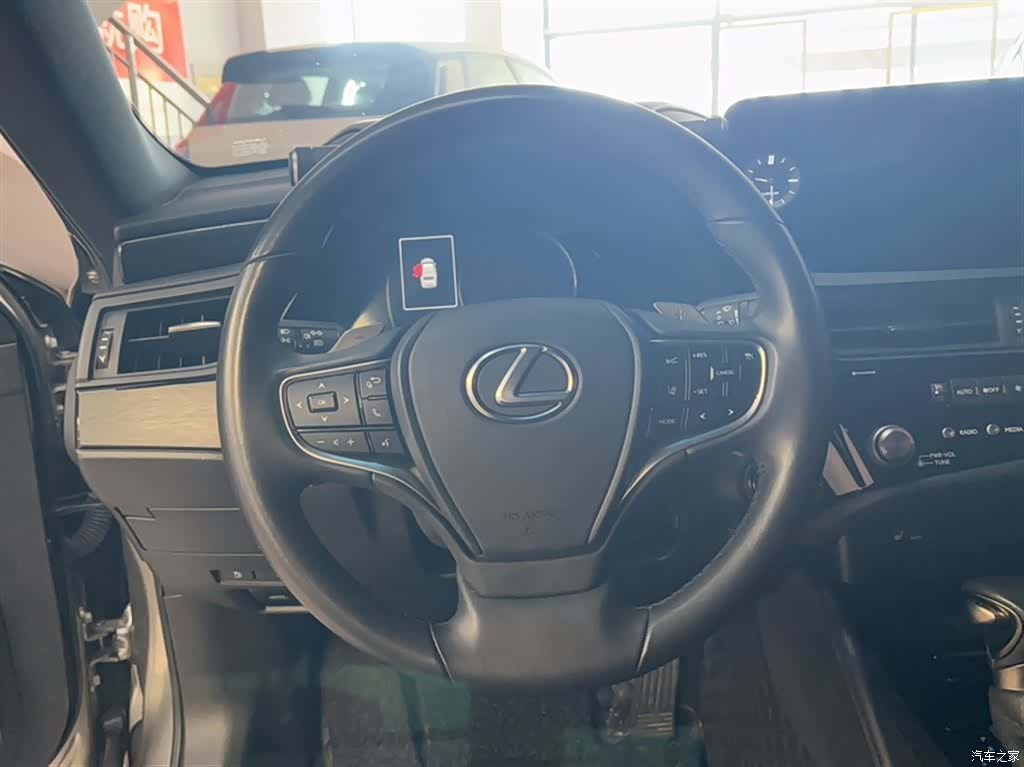 Lexus ES, 2023 3