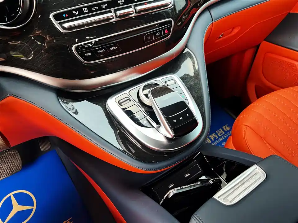 Mercedes-Benz V-class