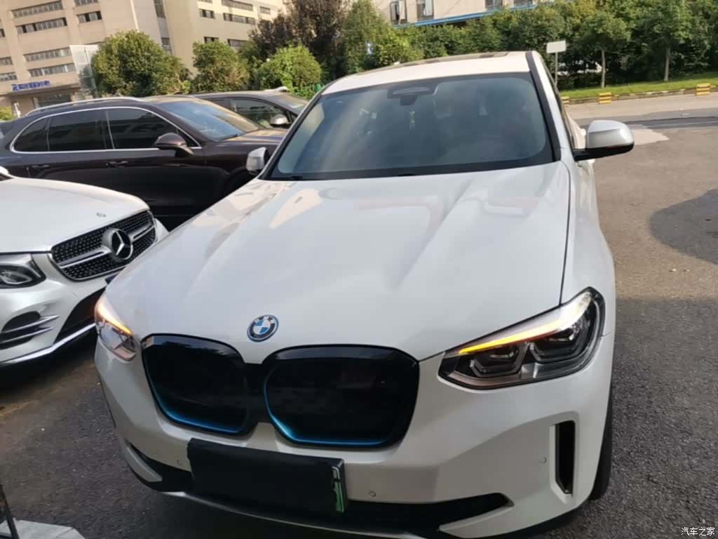 BMW iX3, 2021 3