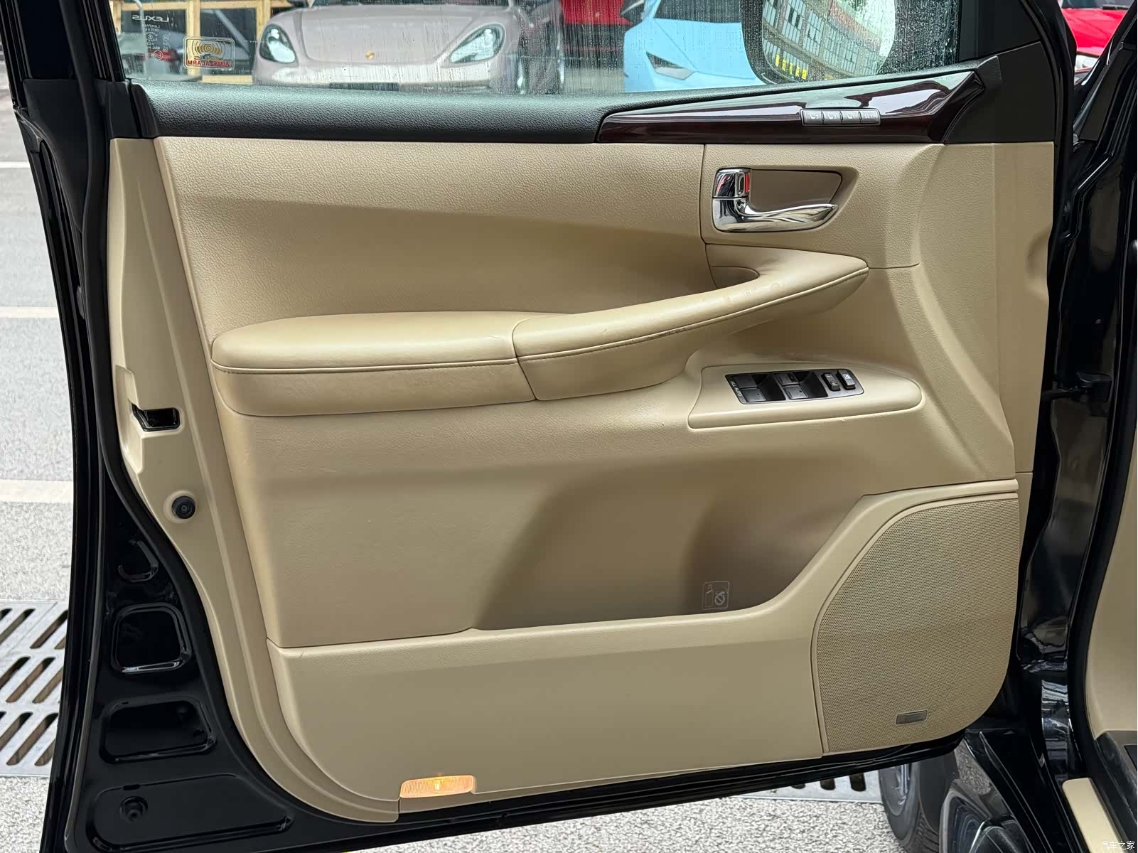Lexus LX, 2010 6