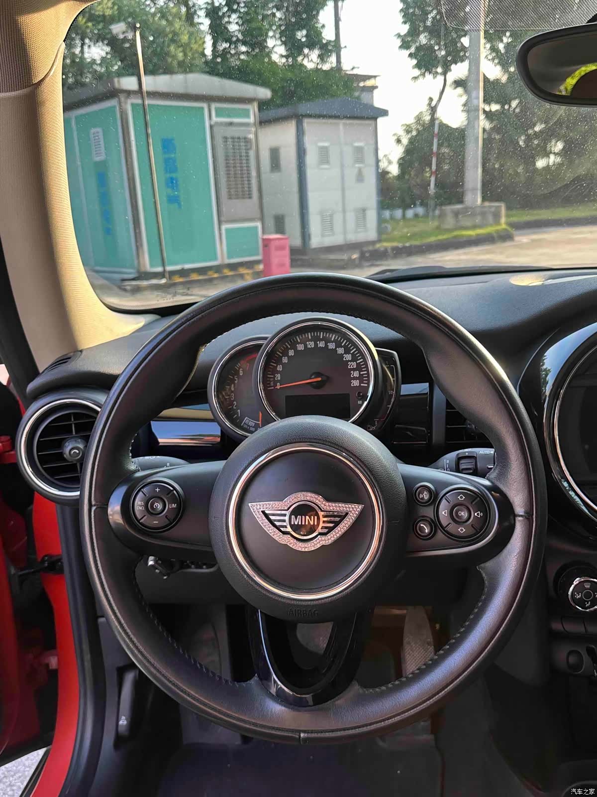 Mini ONE, 2019 8