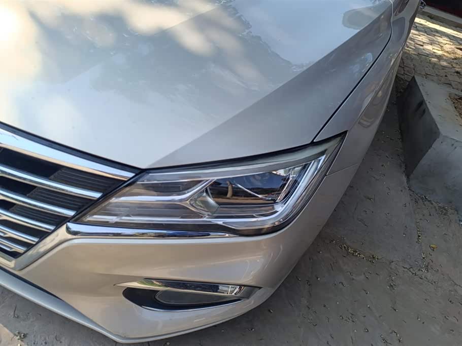 Roewe i5 Roewe i5