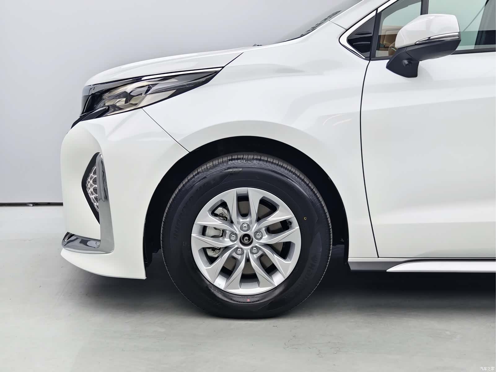Toyota Granvia, 2026 8