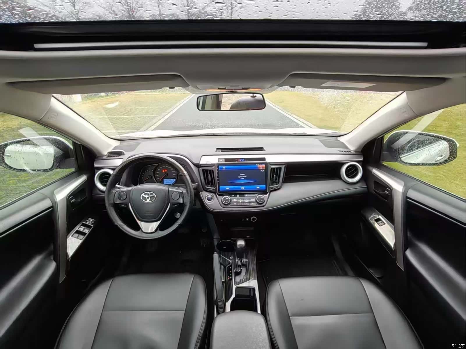 Toyota RAV4, 2016 все фото