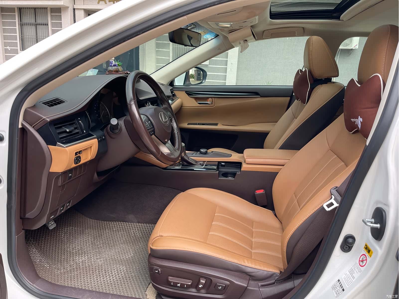 Lexus ES, 2018 9