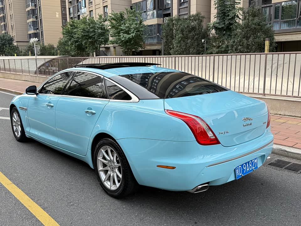 Jaguar XJ