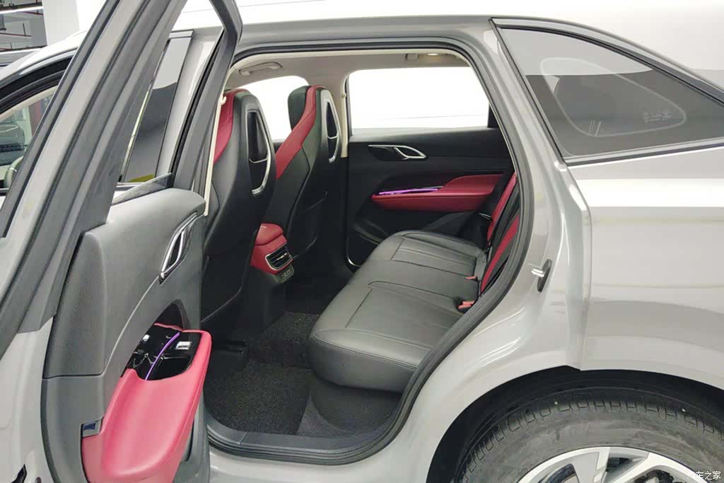 Hongqi HS3, 2024 11