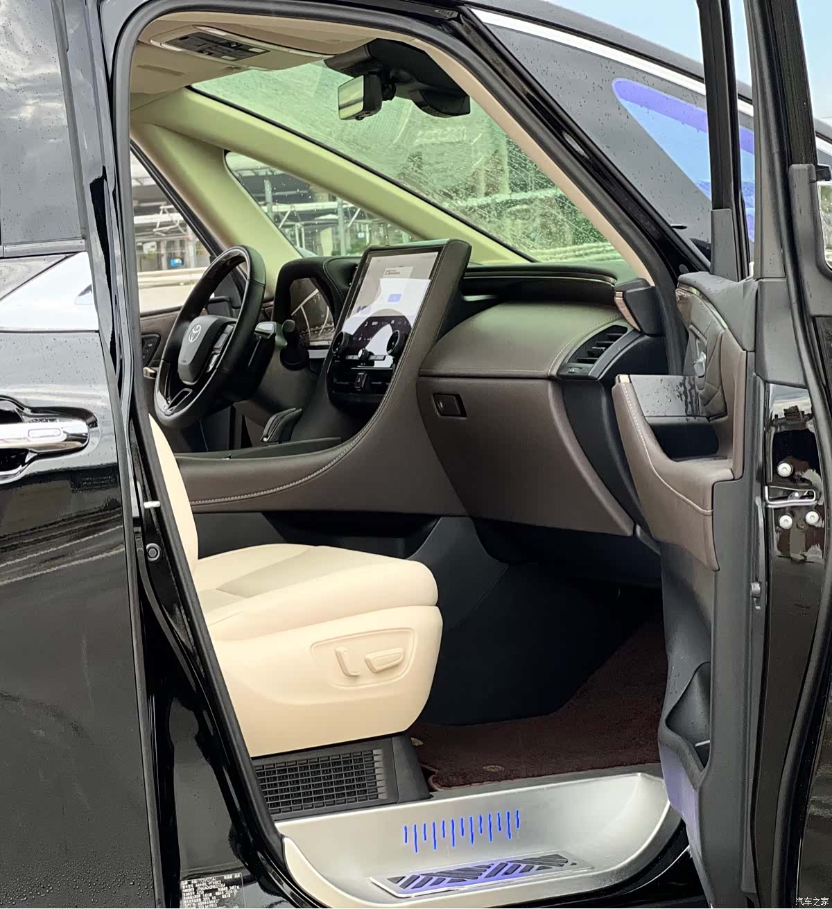 Toyota Alphard, 2024 6
