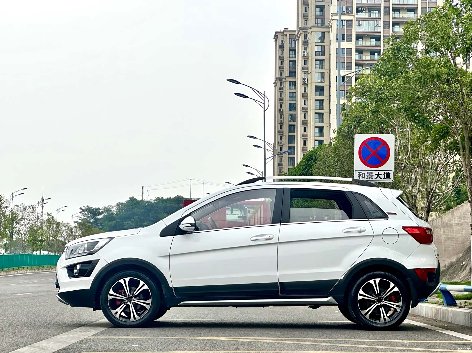 BAIC X25, 2016 7