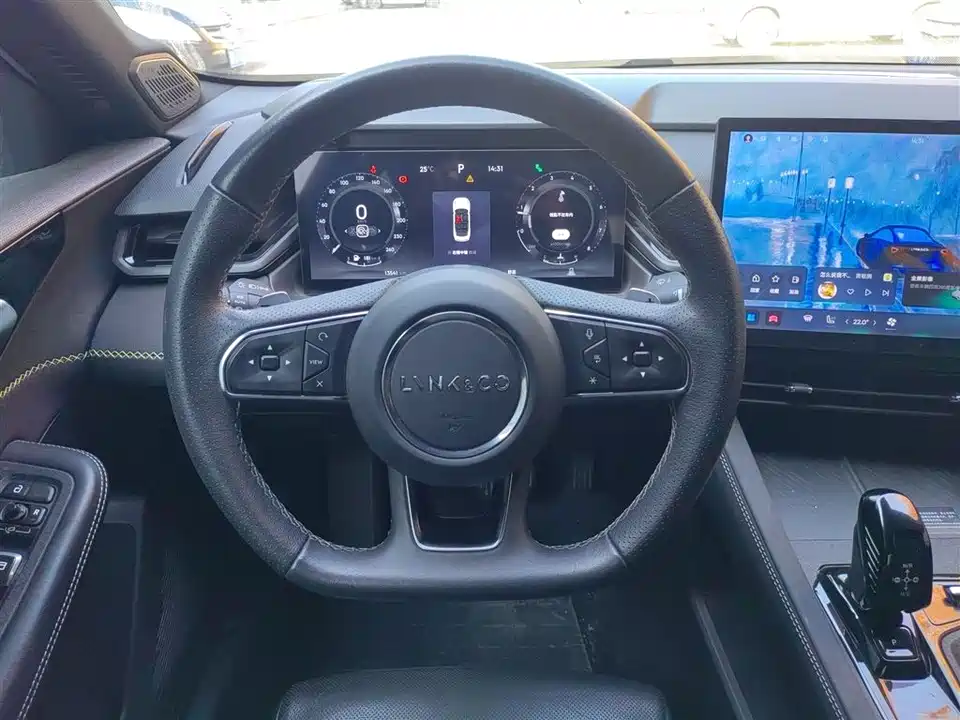 Lynk & Co 03