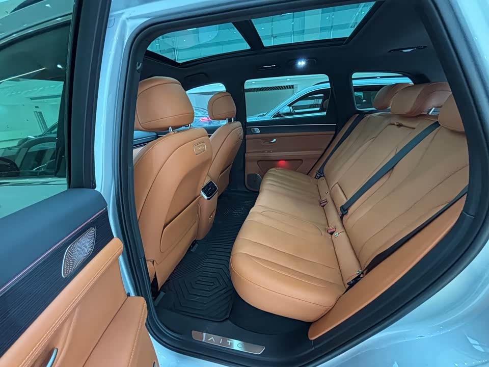 AITO Ask the world M7