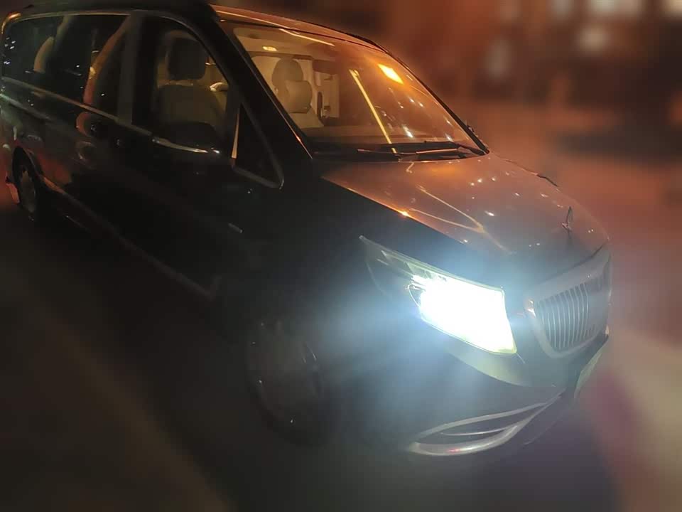 Mercedes-Benz V-class