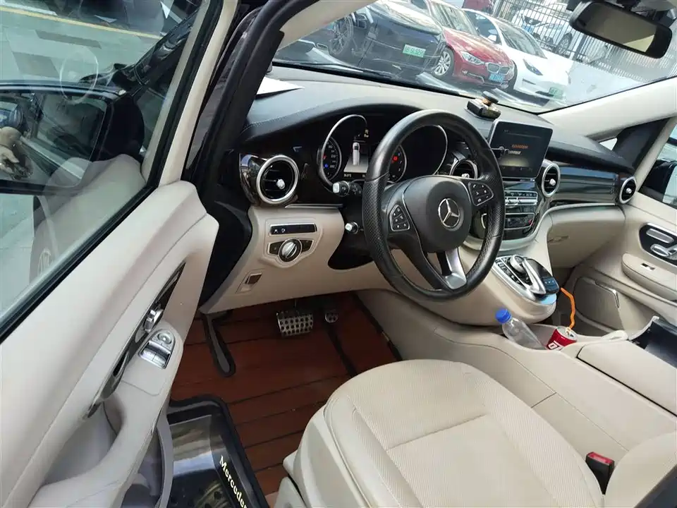 Mercedes-Benz V-class