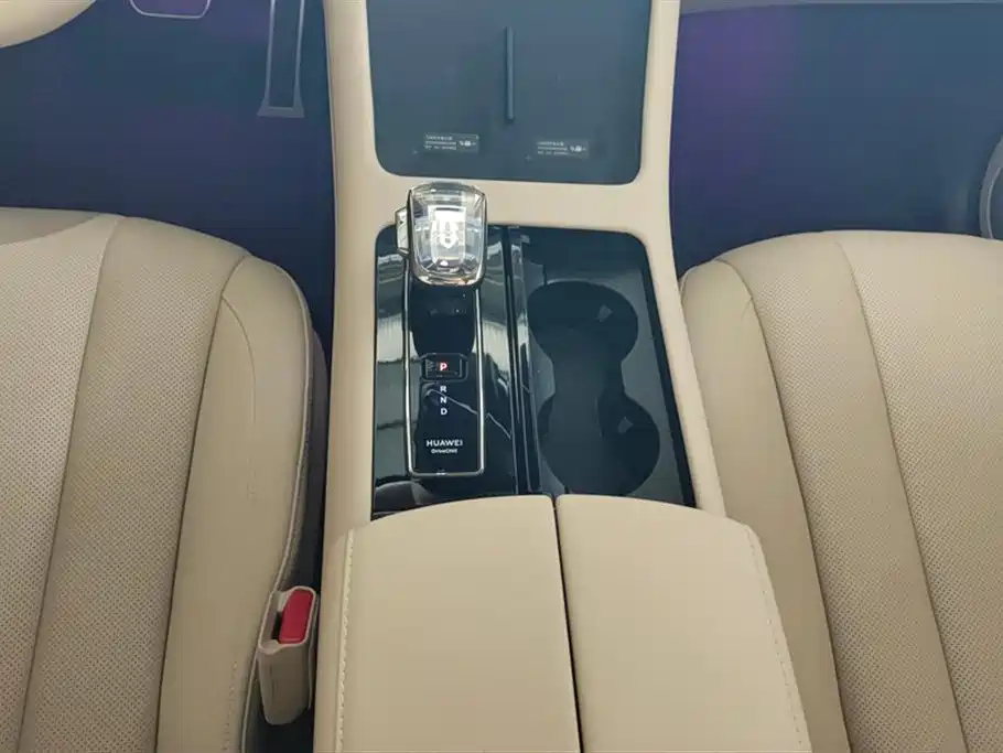 AITO Ask the world M7