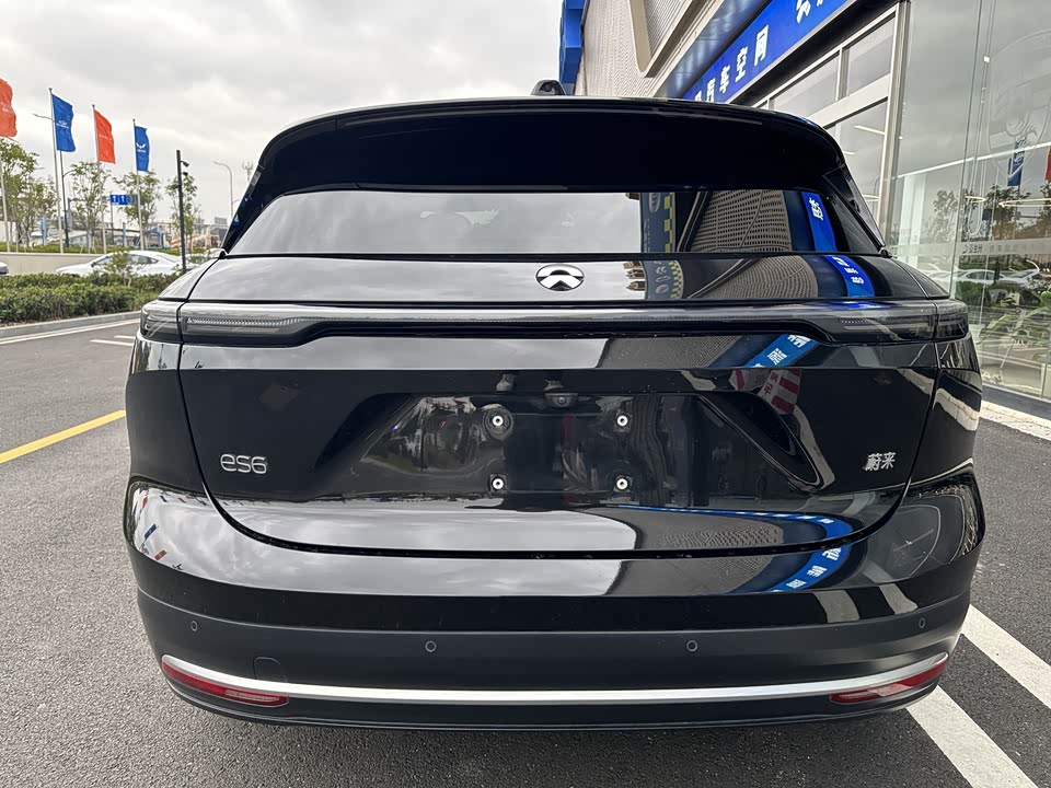 NIO ES6