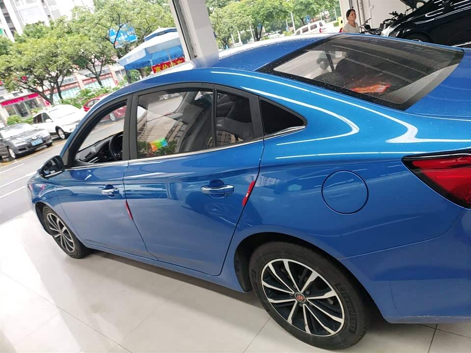 Roewe i5