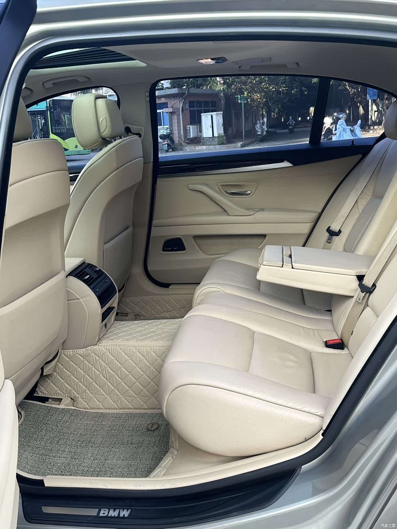 BMW 5 Series, 2011 4