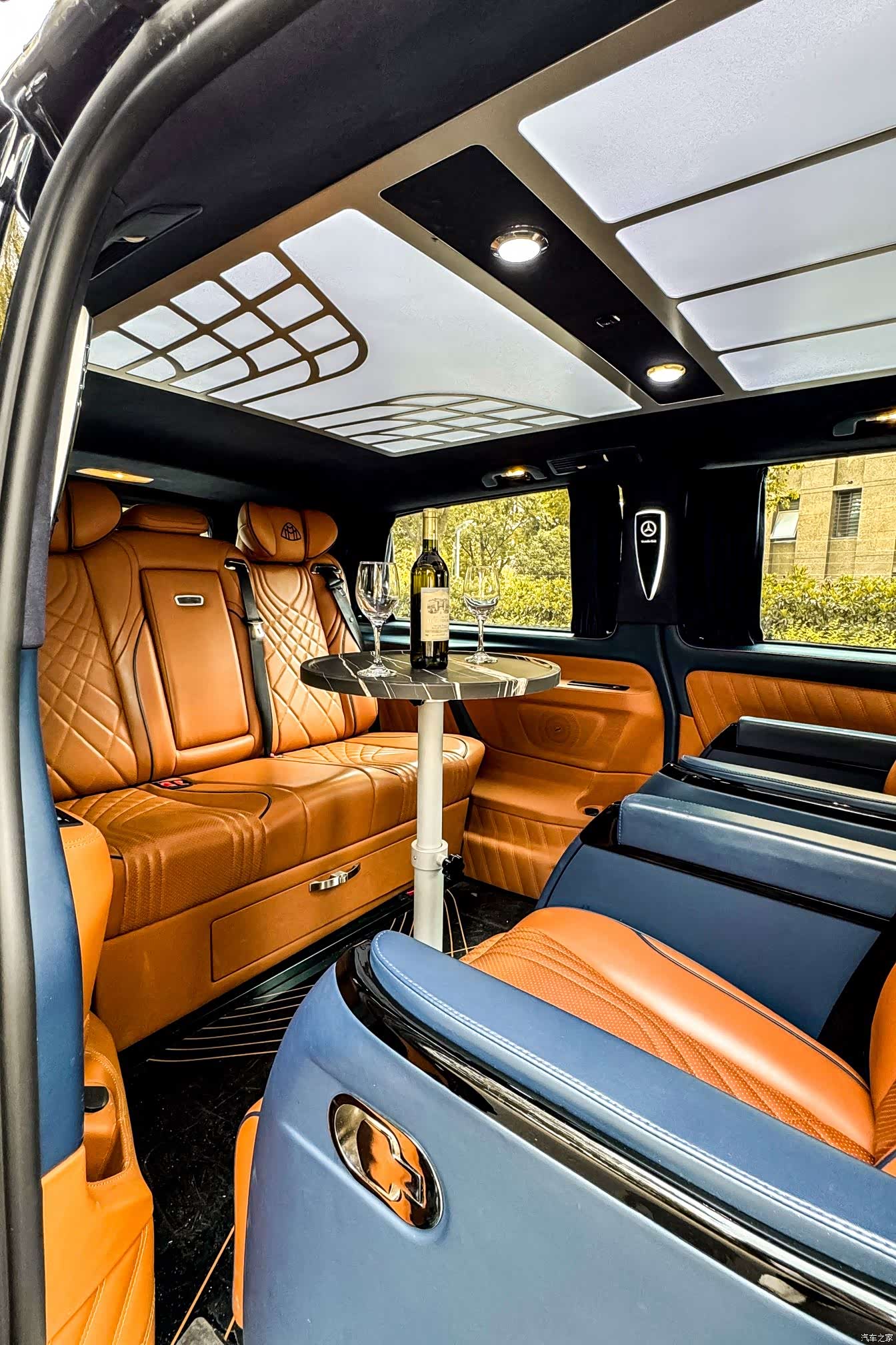 Mercedes-Benz 7, 2022 24