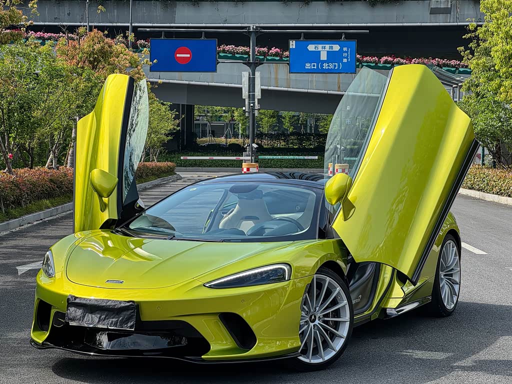 McLaren GT