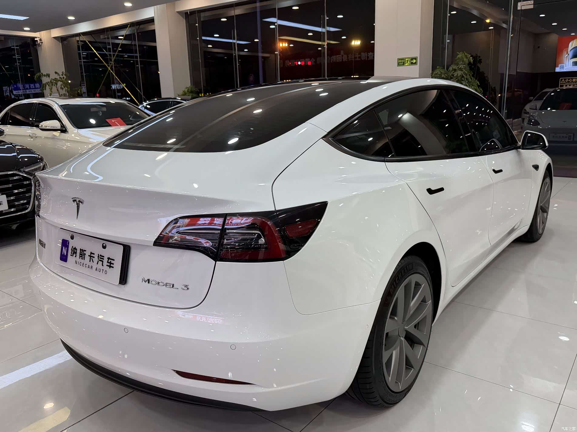 Tesla Model 3, 2021 4