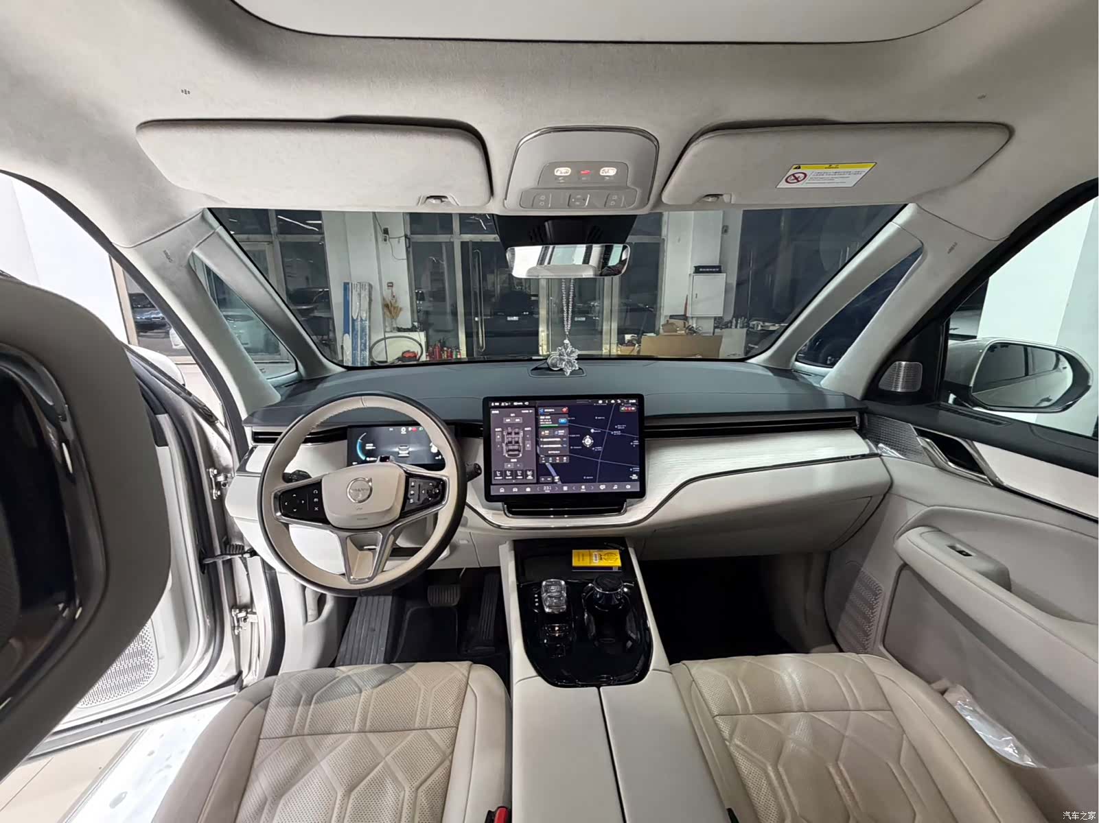 Volvo EM90, 2024 12