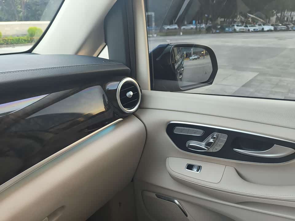 Mercedes-Benz V-class