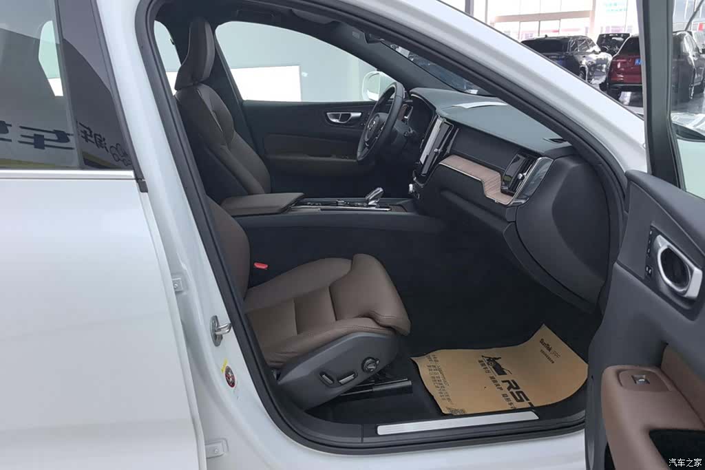 Volvo XC60, 2025 8