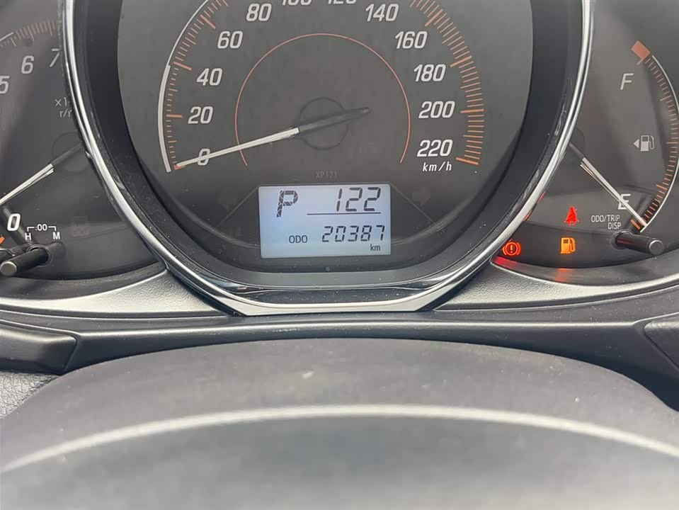 Toyota YARiS L to enjoy