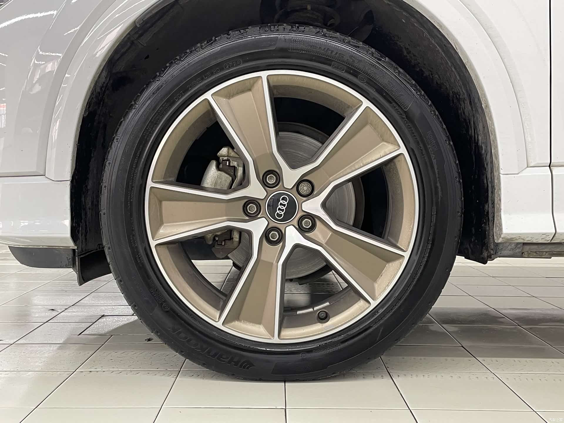 Audi Q2L, 2024 15