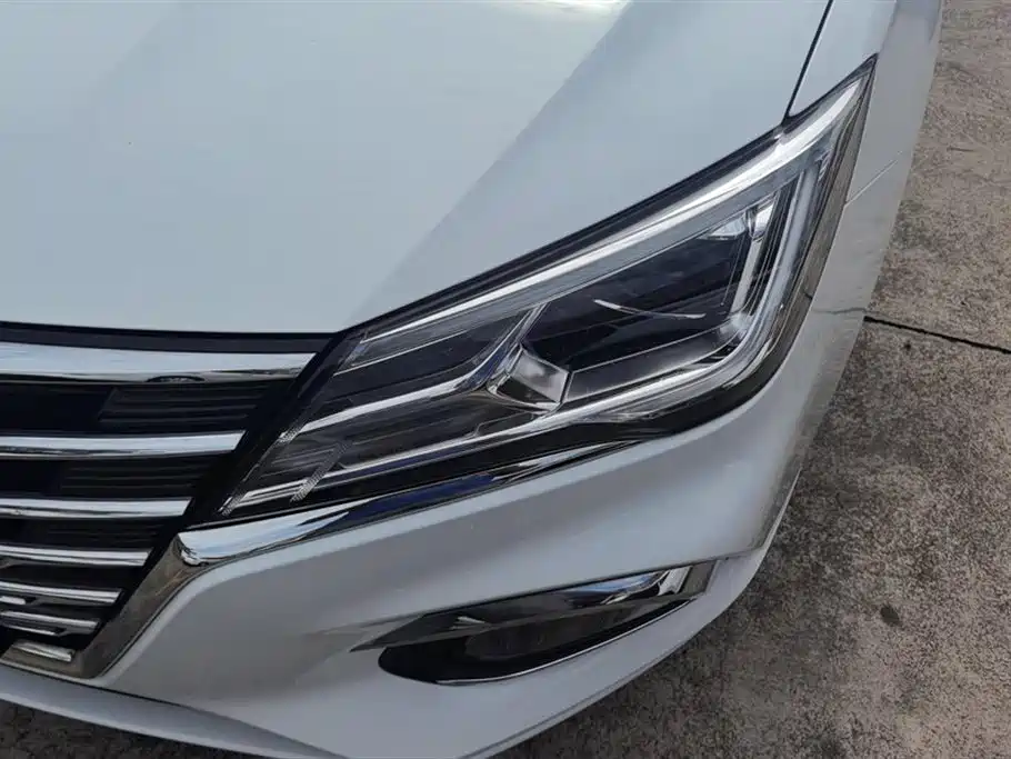 Roewe i5