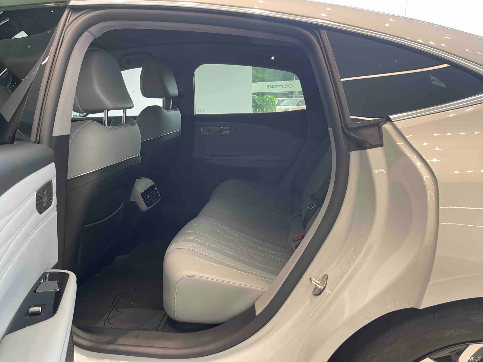Geely E8, 2025 8