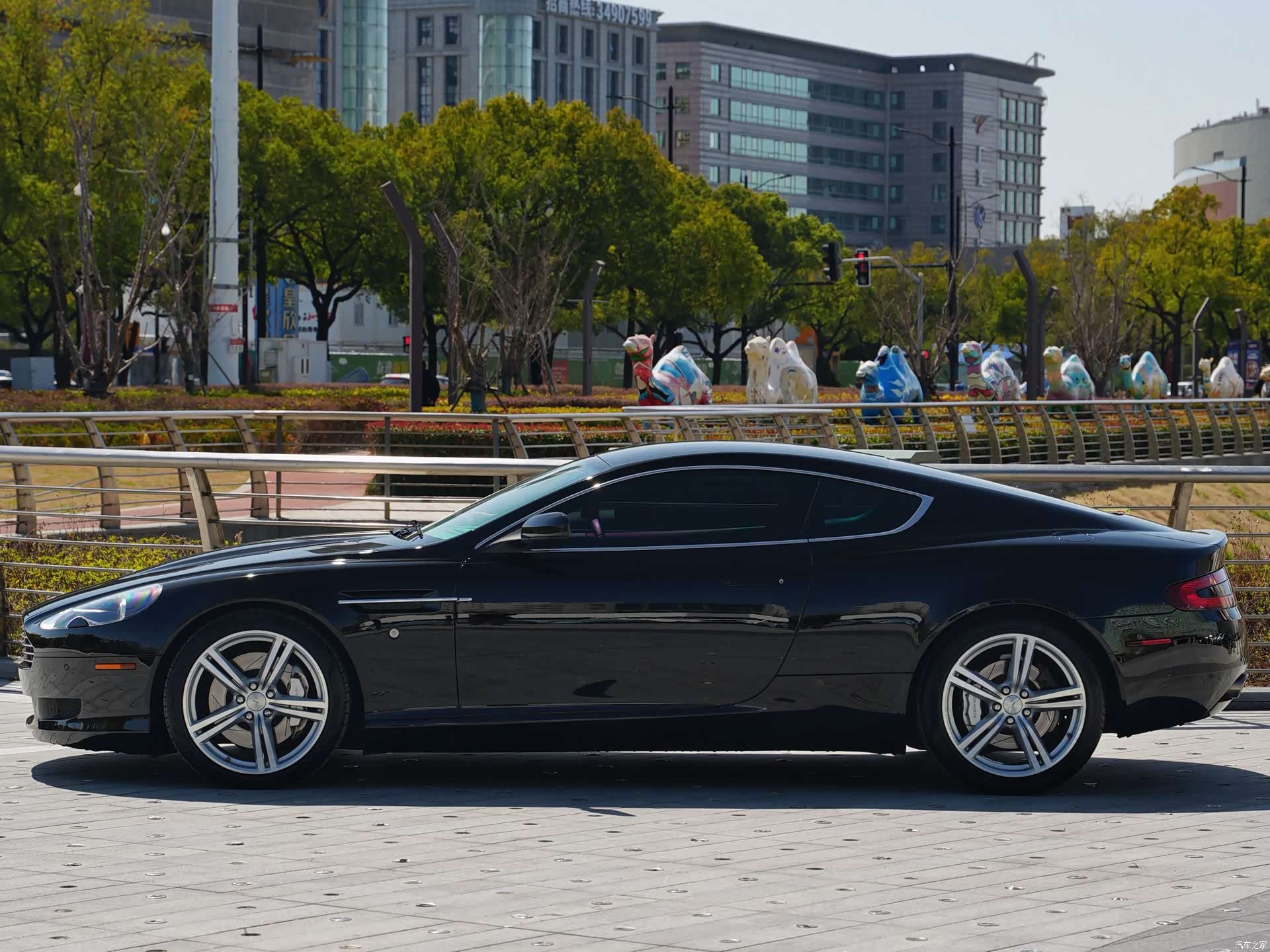 Aston Martin DB9, 2009 9