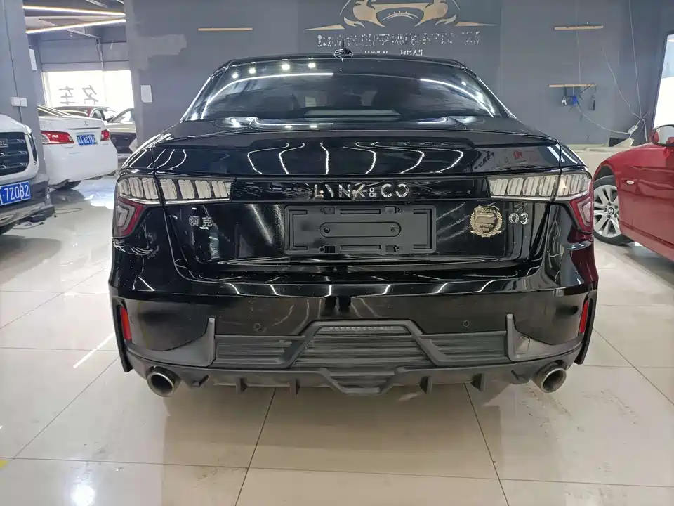 Lynk & Co 03