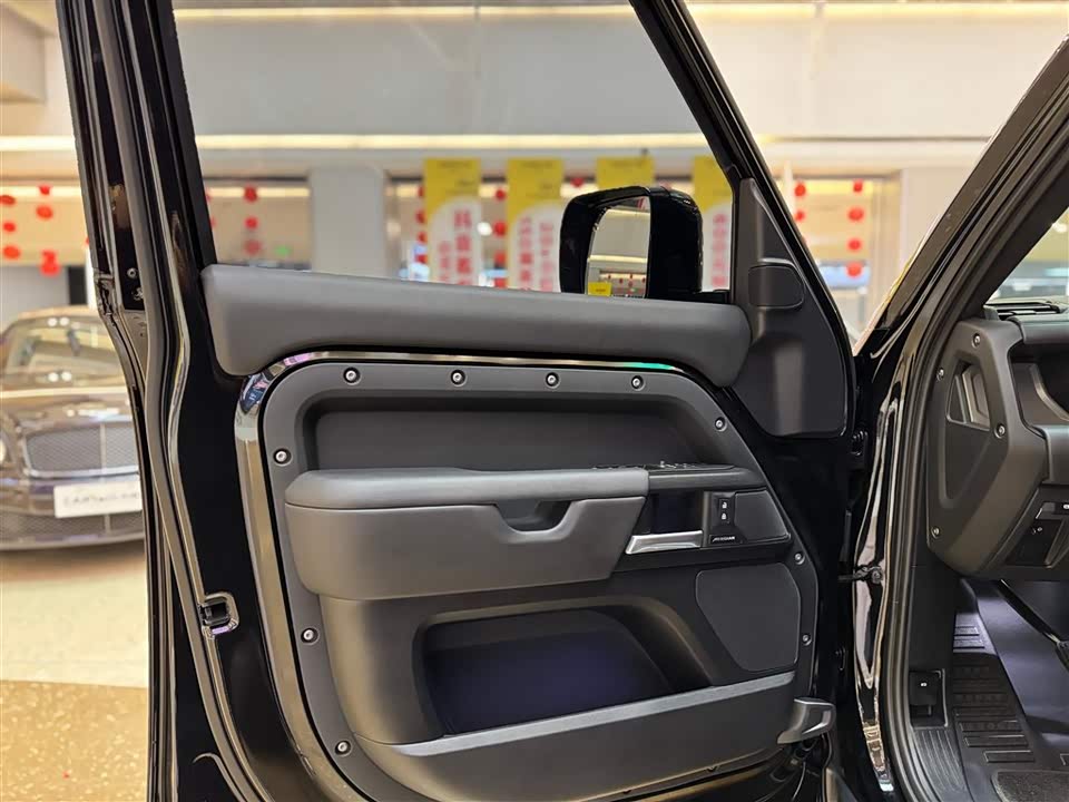 Land Rover guard
