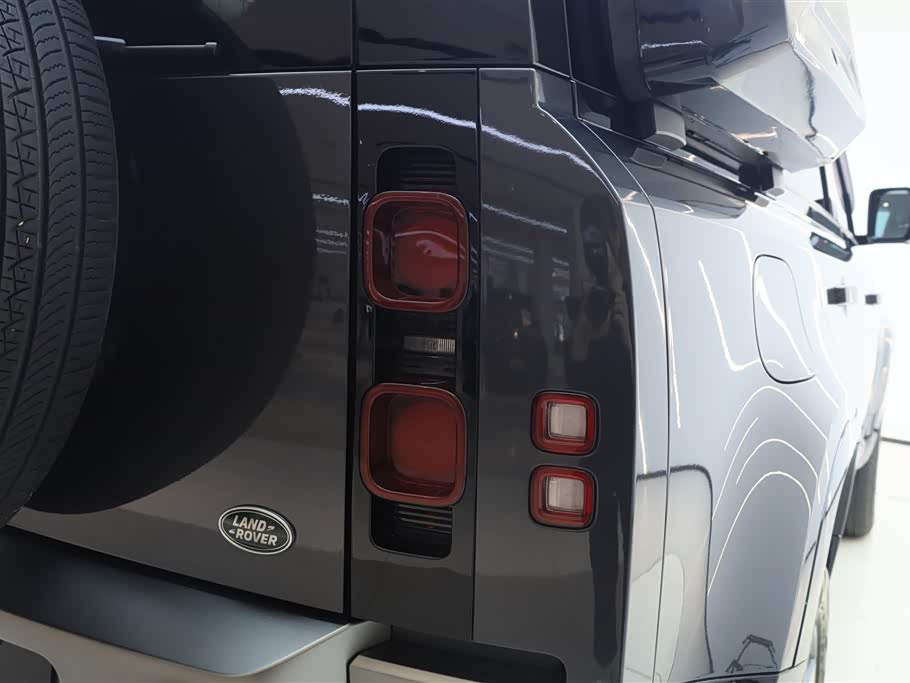 Land Rover guard