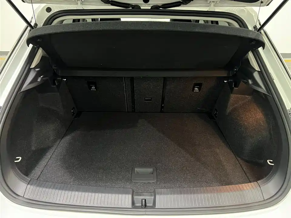 Volkswagen T-ROC exploring Songs