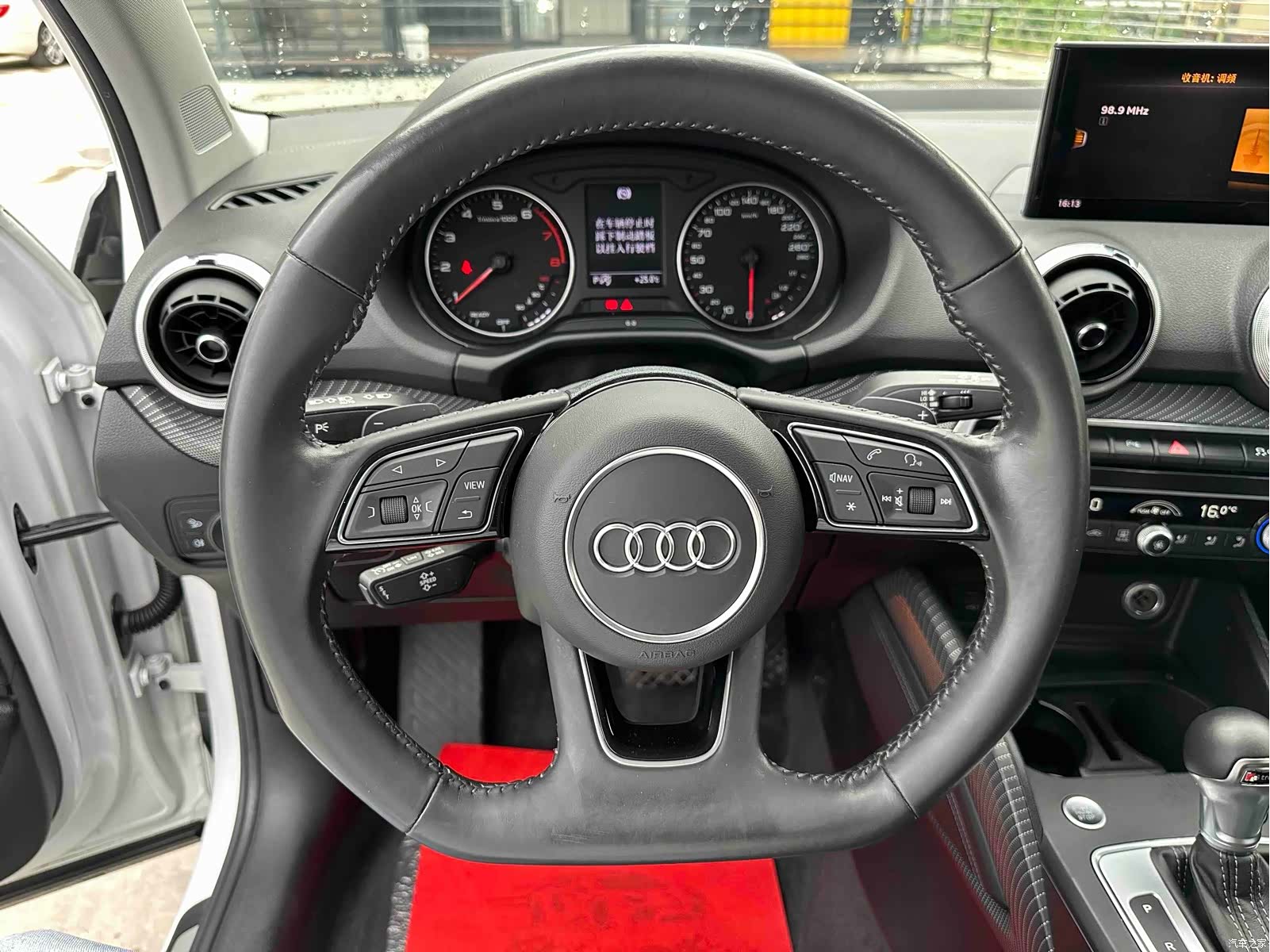 Audi Q2L, 2022 13