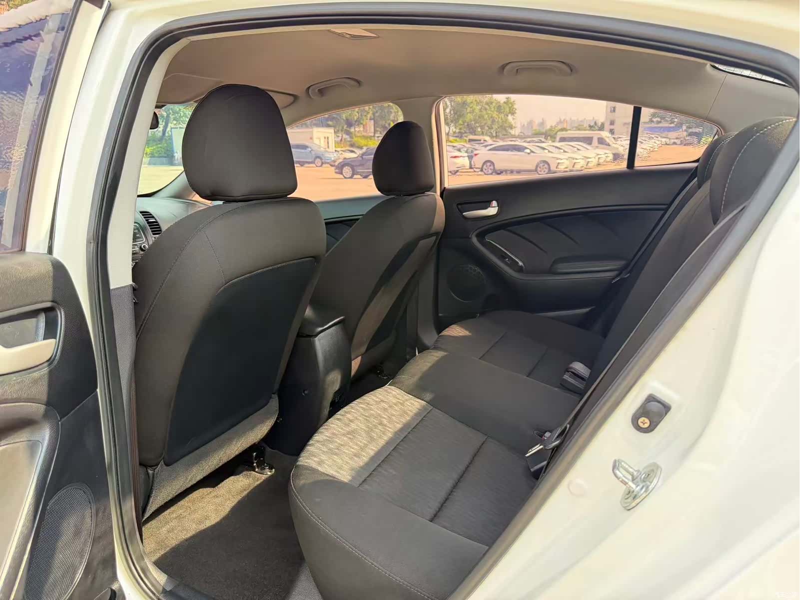 Kia K3, 2014 8
