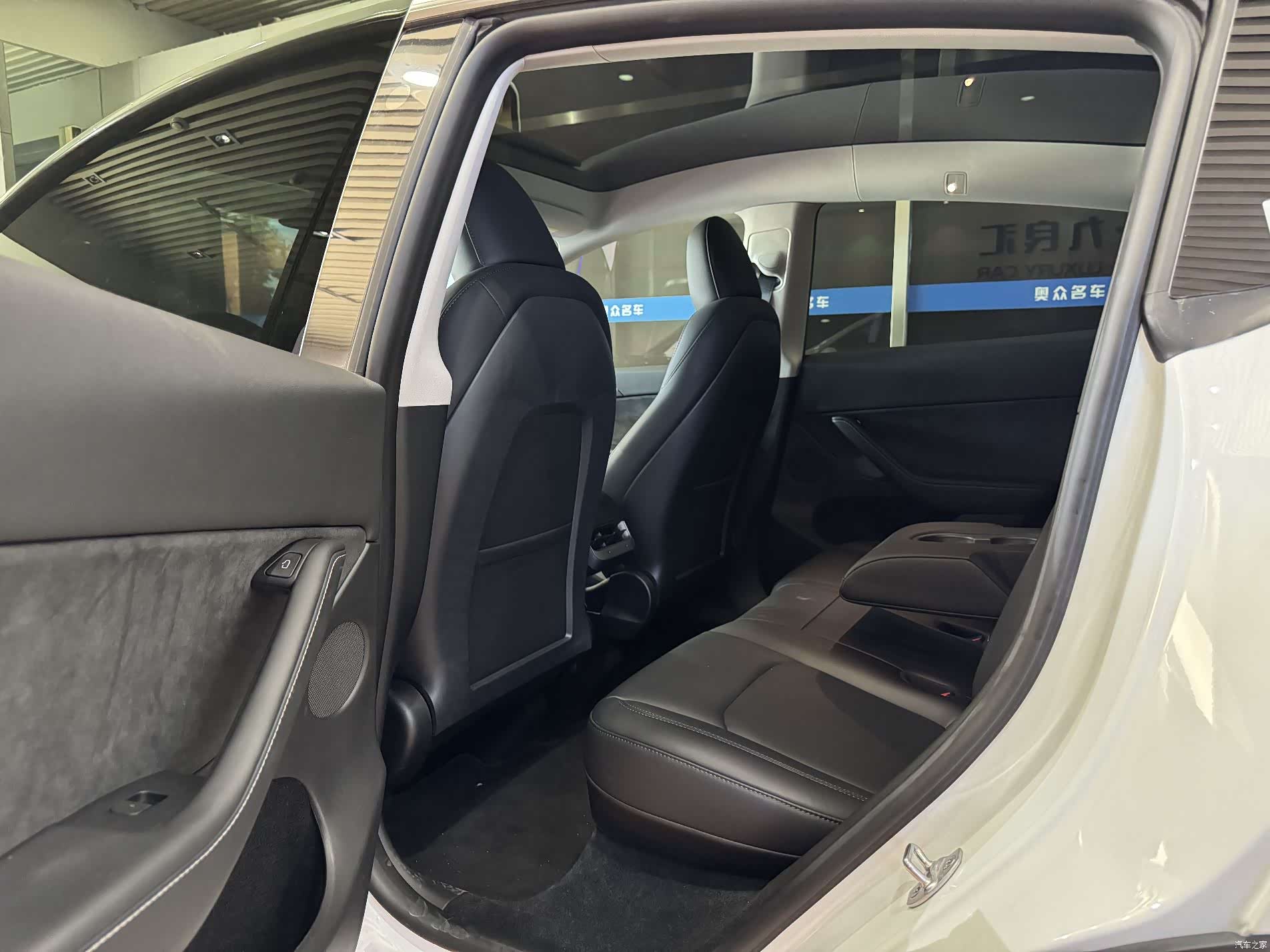 Tesla Model Y, 2023 7