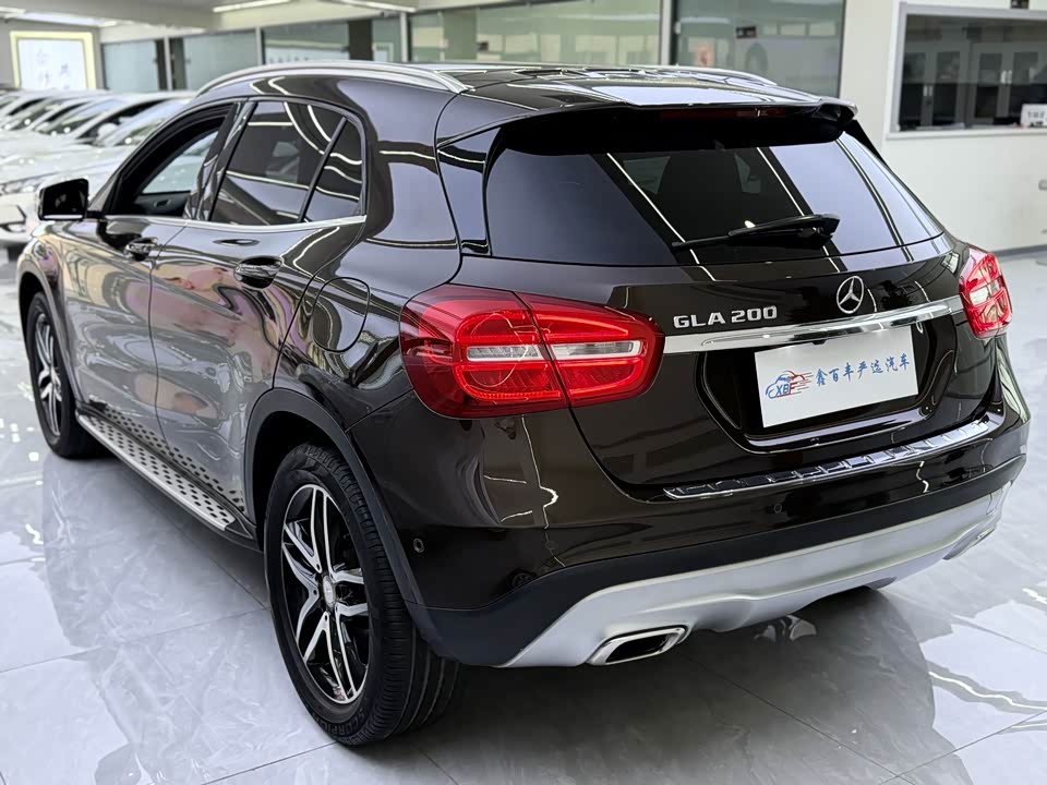 Mercedes-Benz GLA Mercedes-Benz GLA