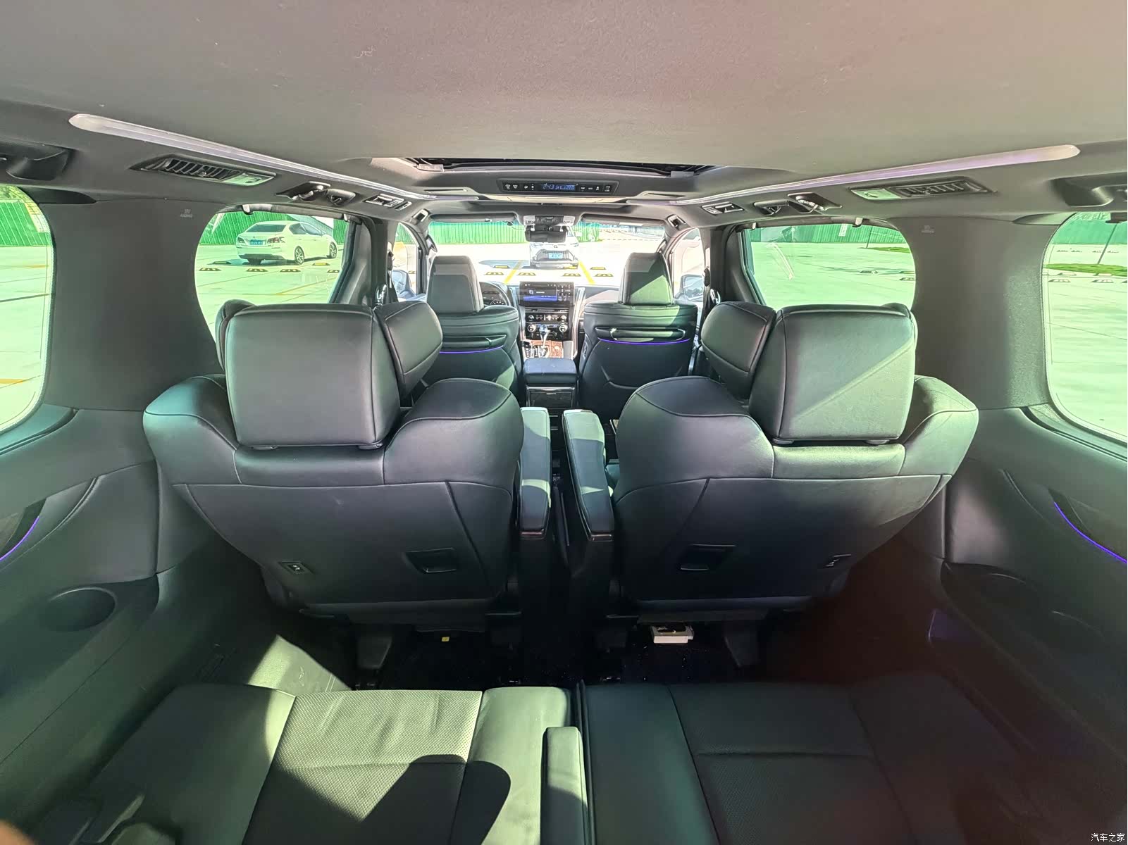 Toyota Vellfire, 2023 22