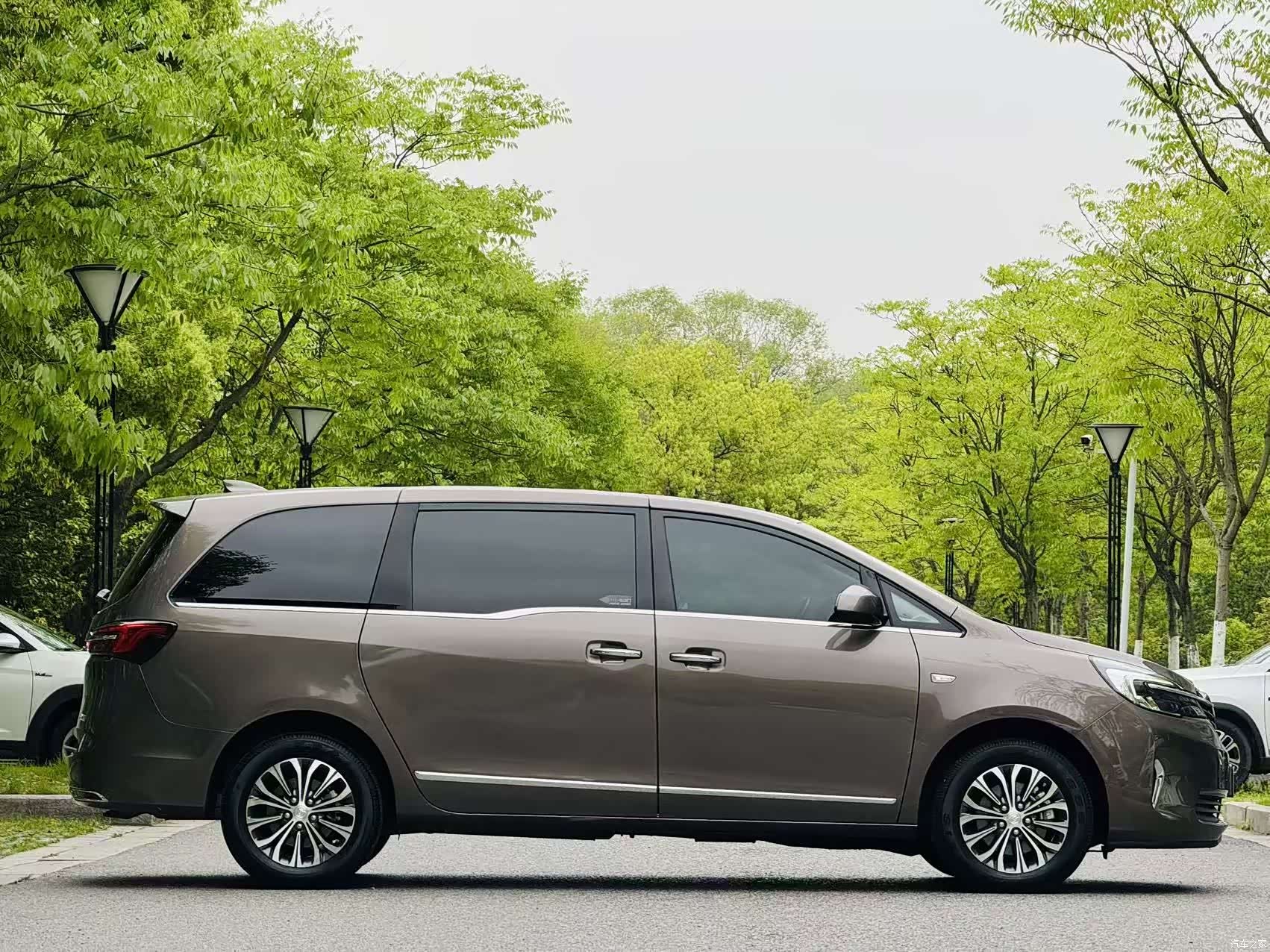 Buick GL8, 2022 6