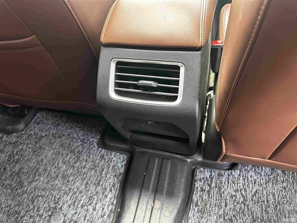 Geely X6, 2023 13