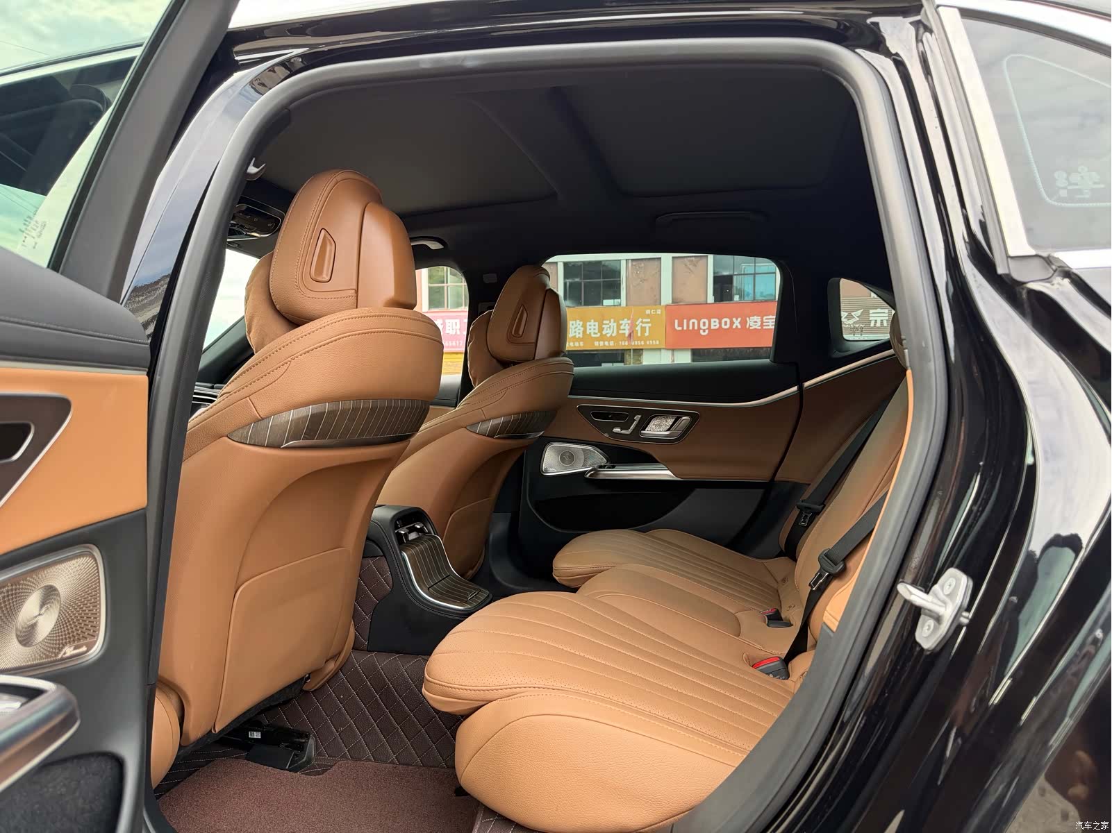 Mercedes-Benz E-Class, 2025 4