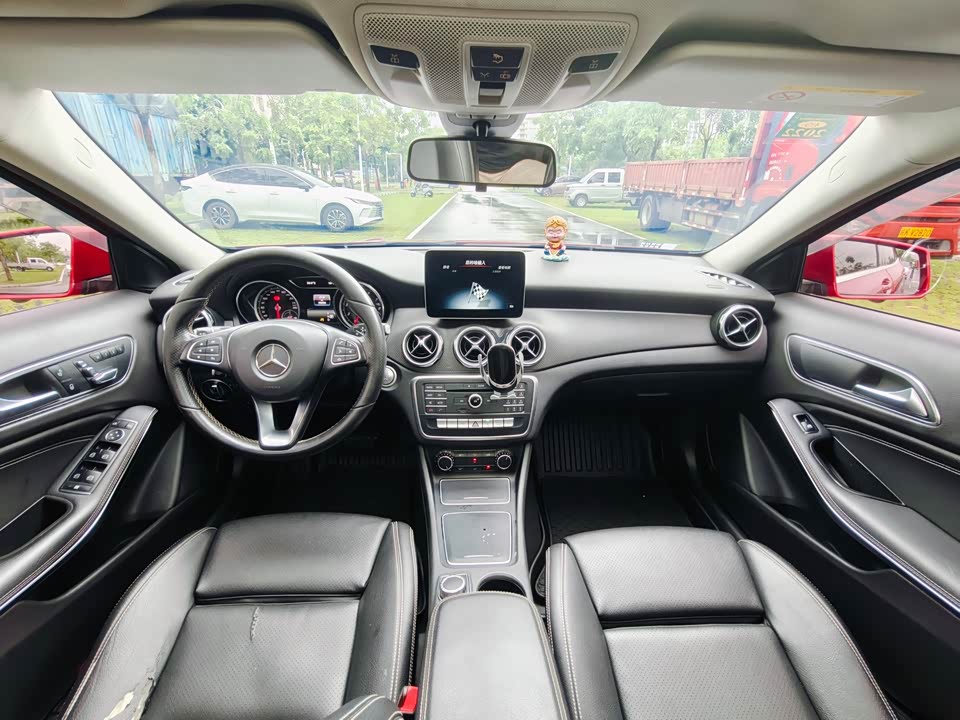 Mercedes-Benz GLA Mercedes-Benz GLA