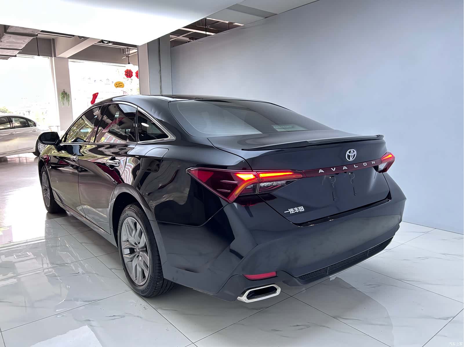 Toyota Avalon, 2022 все фото
