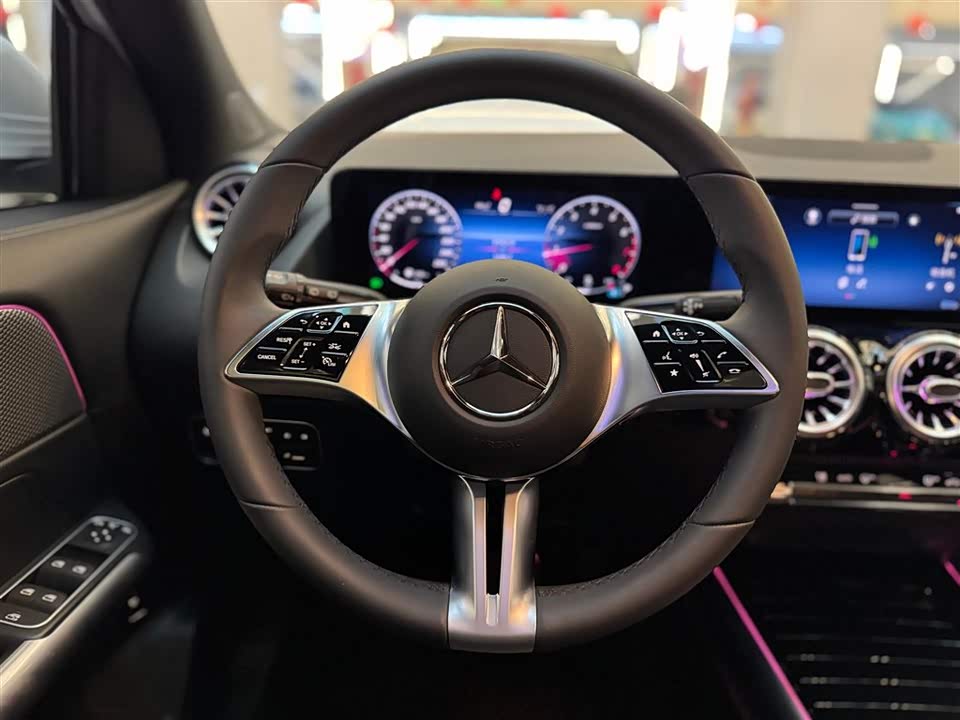 Mercedes-Benz GLA Mercedes-Benz GLA