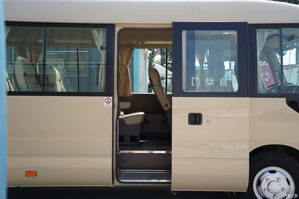 Toyota Coaster, 2016 14